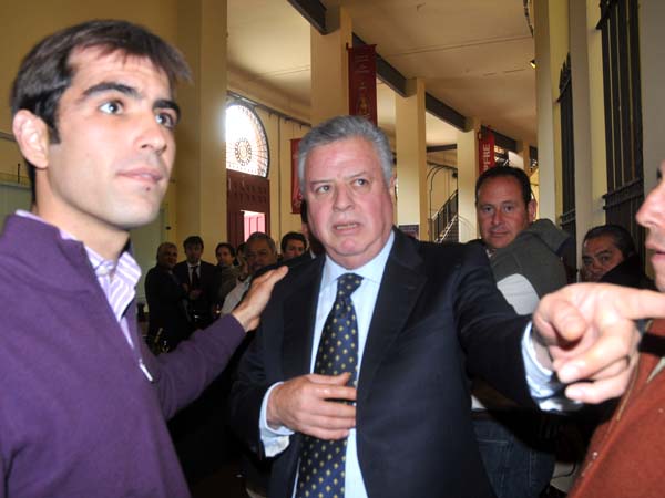 Mac�as y el embajador Zerme�o