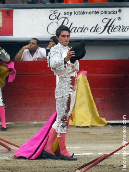 Ovaci�n con saludos