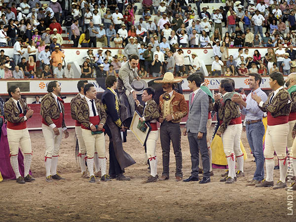 Reconocimiento a Ren� Tirado