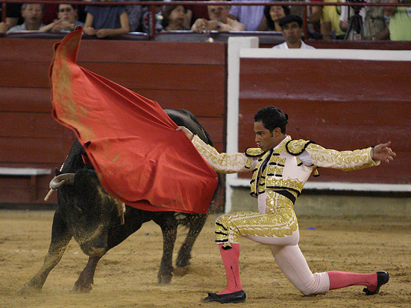 Remate rodilla en tierra