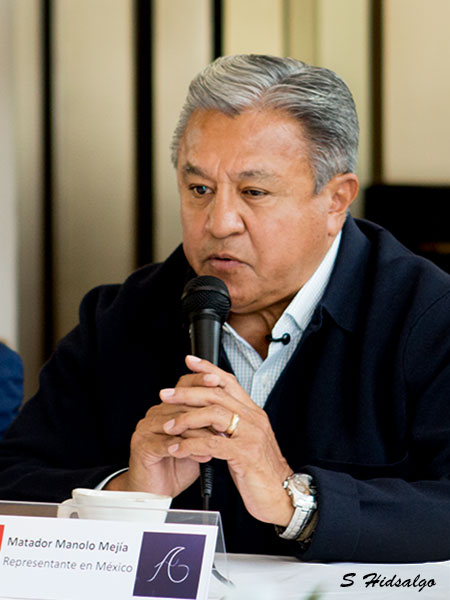 El maestro Manolo Meja, en la bienvenida