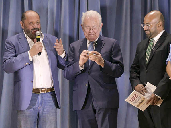 Agradeciendo la intervencin del invitado