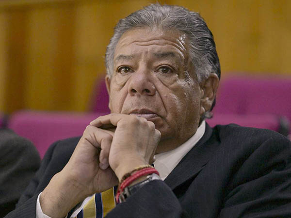 Francisco Corts, atento a la exposicin