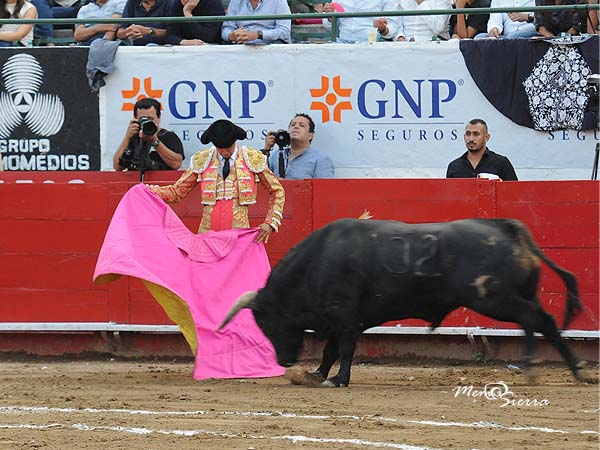 Saludando al cierraplaza