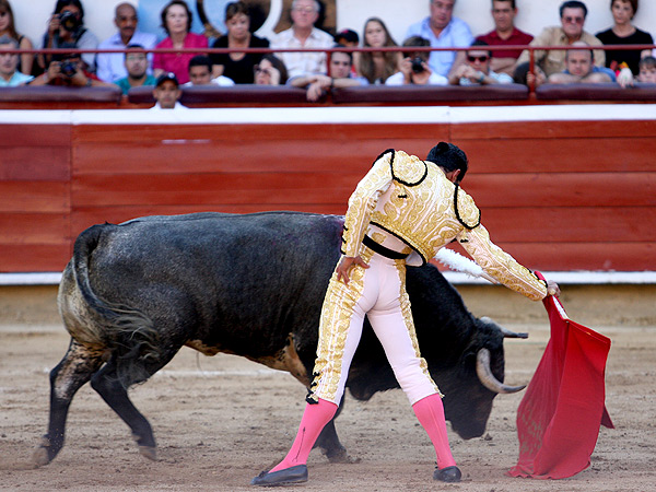 Por abajo, muy de verdad