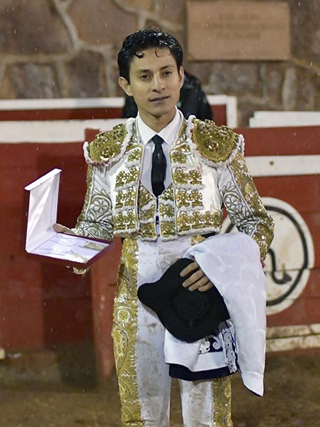 El trofeo de plata para Platerito