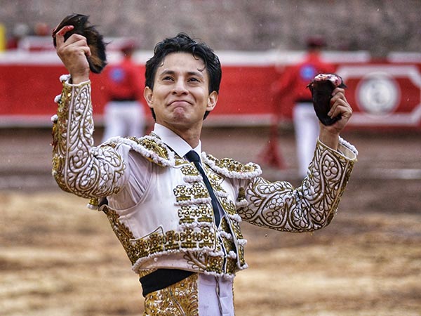 Feliz, con dos trofeos