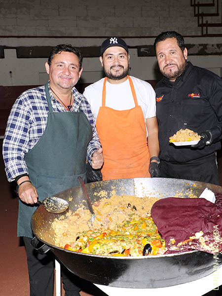 Se sirvi la paella de Manolo Ayala