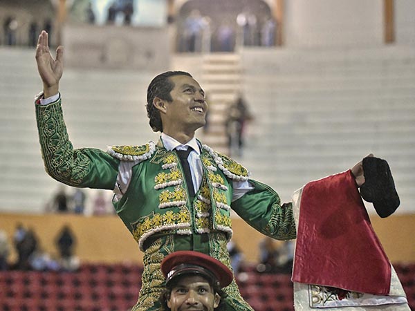 Israel T�llez, oficio con luz propia