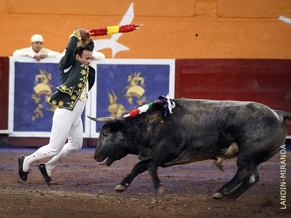 Vibrante tercio de banderillas