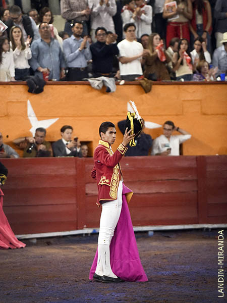 Ovacionado en el tercio