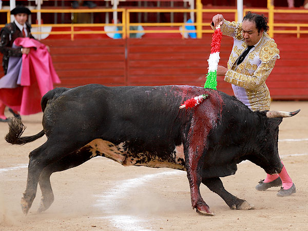 Espectacular banderillero