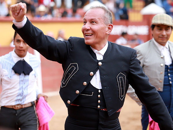 Oreja y Ovaci�n en la vuelta