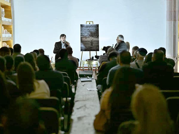 En el Salon de la Petroteca