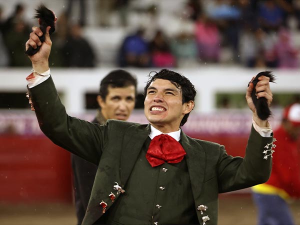 Dos trofeos para el moreliano