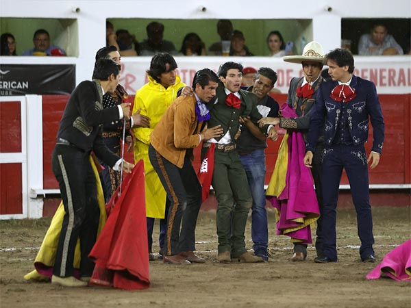 Auxilio de los compaeros