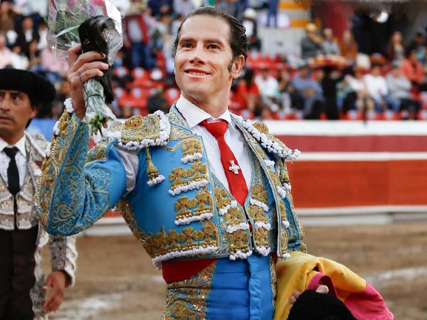 Solitaria oreja para Arturo