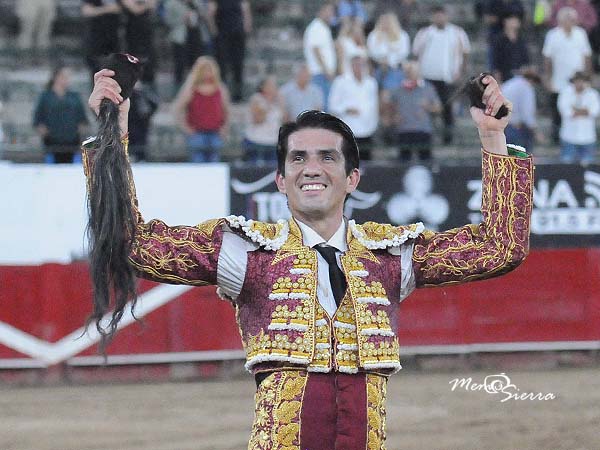 Tarde de cuatro orejas y un rabo