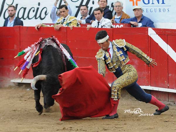 Sometiendo a su segundo