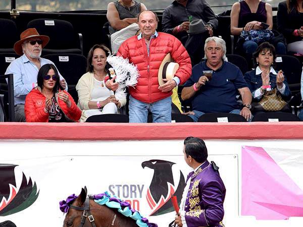 Admiracin y respeto por el caballista