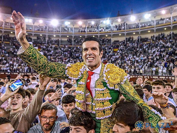 Clamorosa salida en hombros en Madrid