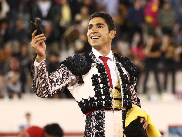 Solitaria oreja para Hctor Gutirrez