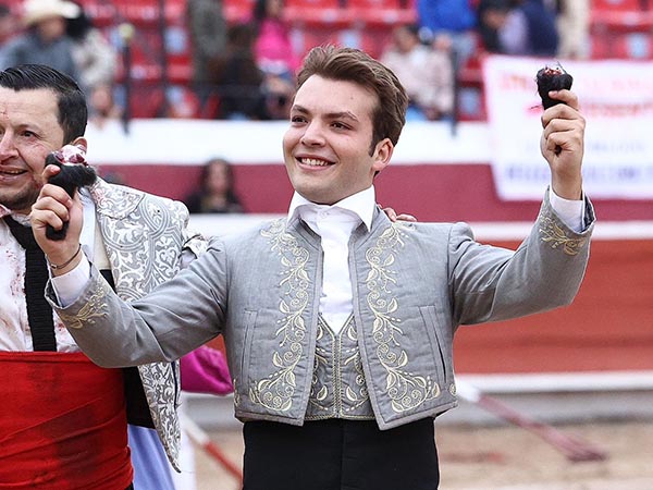 Las dos orejas de su segundo