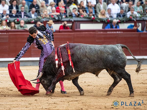 Esforzado en el mano a mano