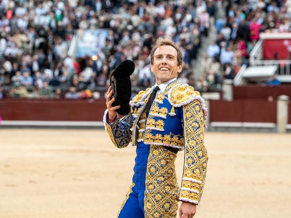 Romn logr cortar una oreja