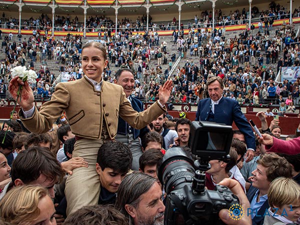 Clamorosa triple salida en volandas