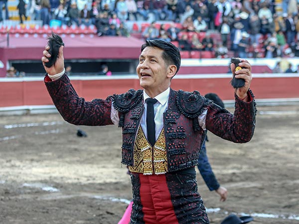 Dos orejas para El Zapata