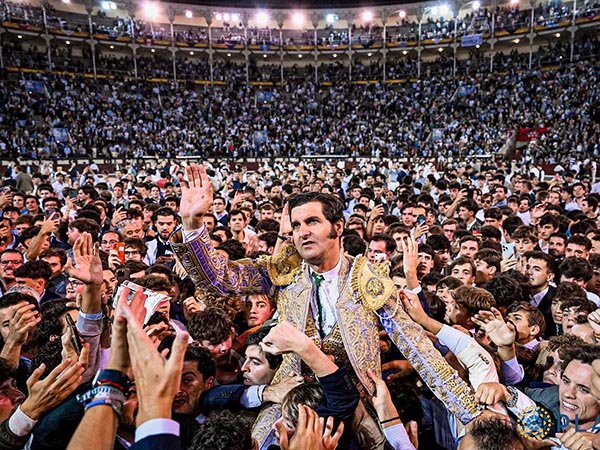 Los aficionados volcados con el genio