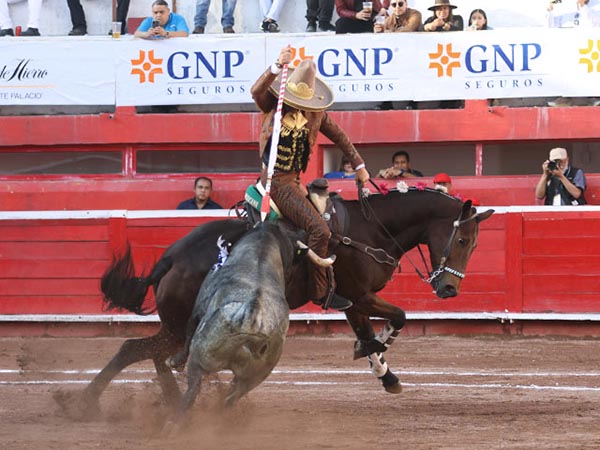 Emiliano Gamero inicia la corrida