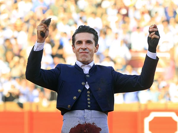 Dos orejas para Talavante