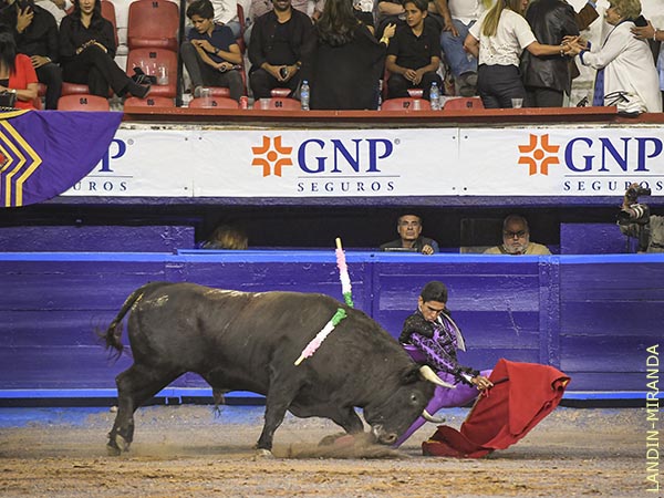 Hctor, sin opciones con el regalo