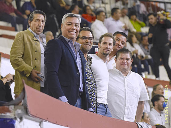 Barreras de Arturo Saldvar y amigos