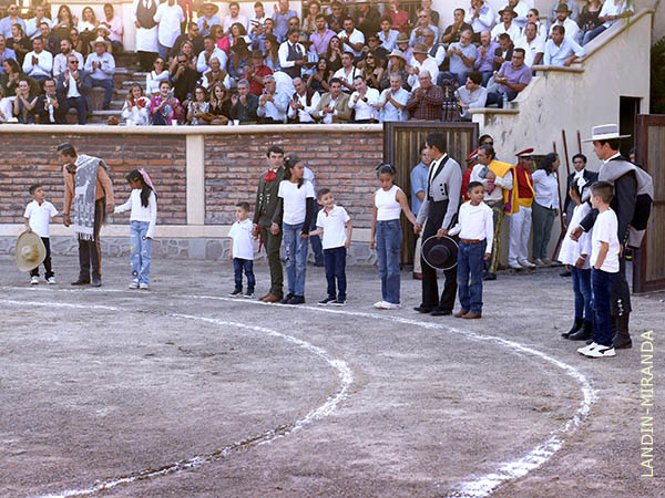 Cuatro matadores torean por los nios