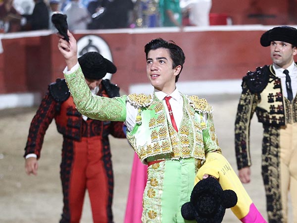 Pase una oreja de su primero