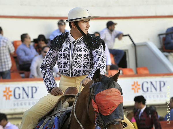 Miguel, ya es profesional