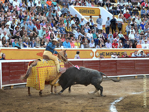 Juan, plaza a reventar en Jalos