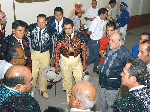 Jvenes toreros de a caballo