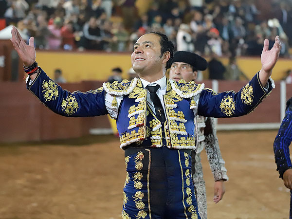 Con el cario de su gente