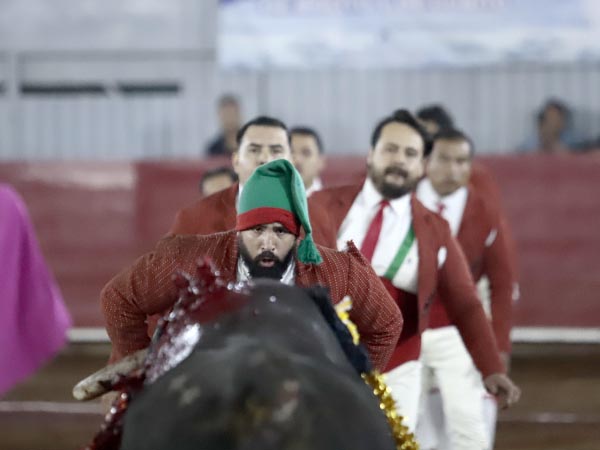 Valientes en el ruedo