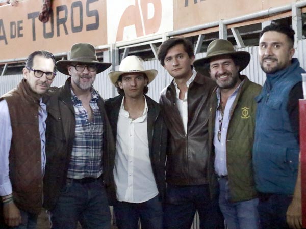 Ganaderos y empresa en el callejn