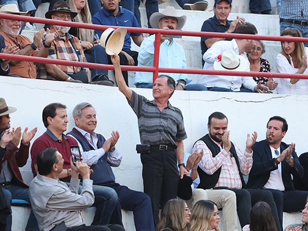 El brindis al maestro