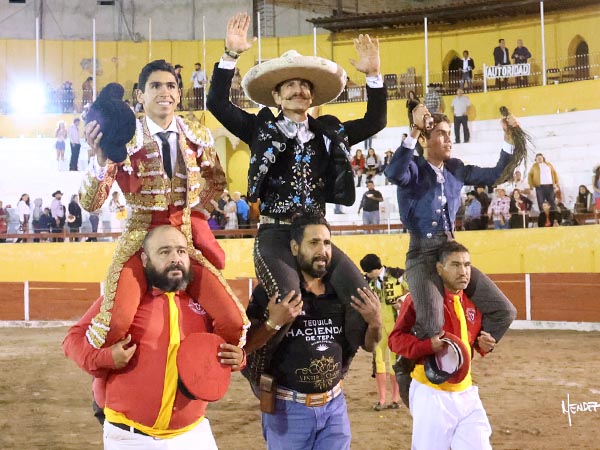 Héctor y Gamero triunfan en Teocaltiche