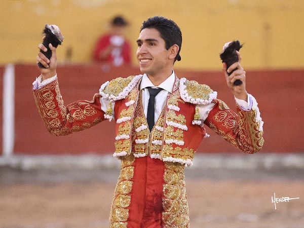 Tarde de tres orejas