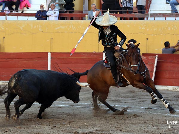 Emiliano inicia la corrida