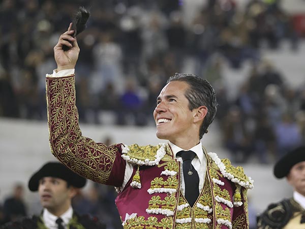 Diego Silveti corta una oreja en Juárez