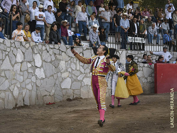 Prado pase las dos orejas